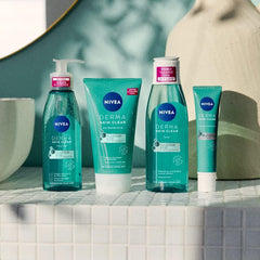 NIVEA Derma Skin Clear Toner (200ml), Cleansing and Hydrating Toner, Salicylic Acid Toner Enriched with Niacinamide to Rebalance the Skin and Remove Impurities, For Blemish-Prone Skin